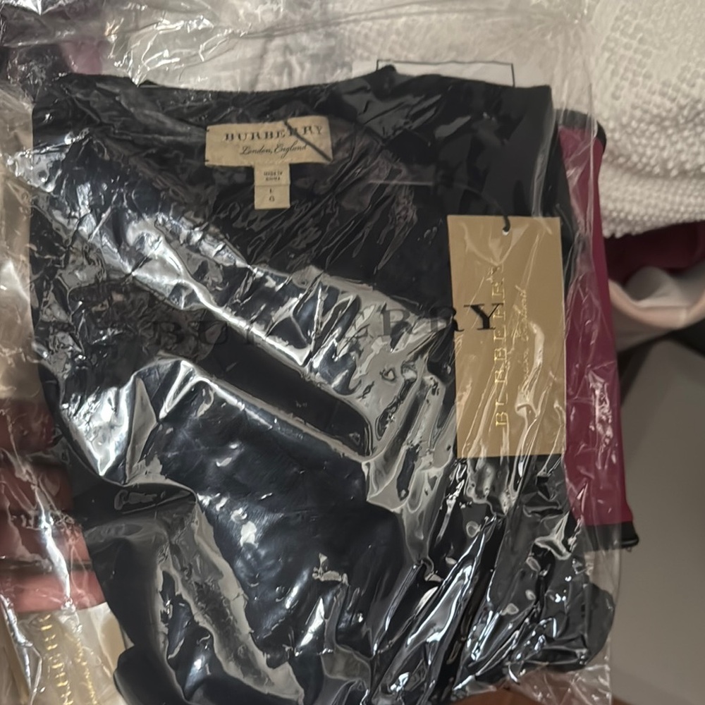 Burberry Black wool v-neck sweater